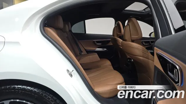 Mercedes-Benz E-Class — Фото автомобиля 12