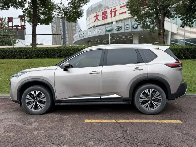 Nissan X-Trail — Фото автомобиля 3