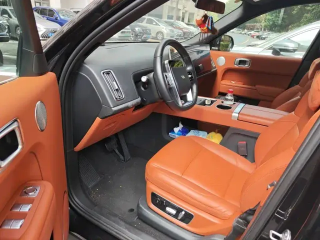 Li Auto L8 — Фото автомобиля 12