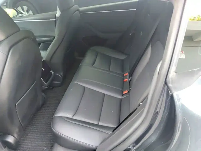 Tesla Model 3 — Фото автомобиля 16