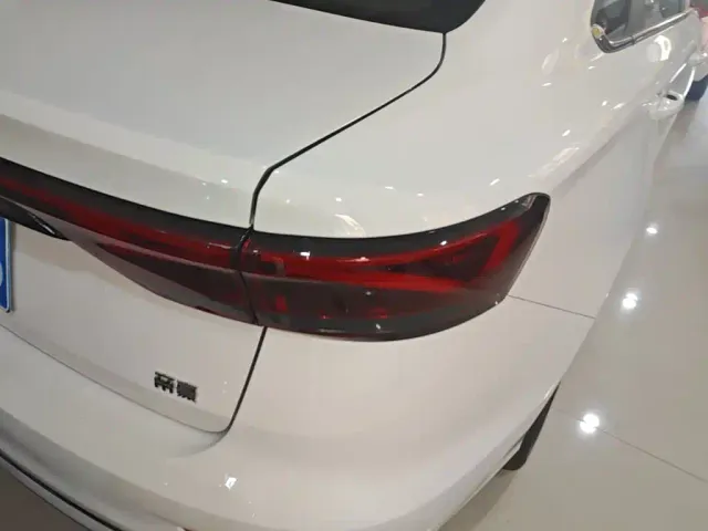 Geely Emgrand — Фото автомобиля 7