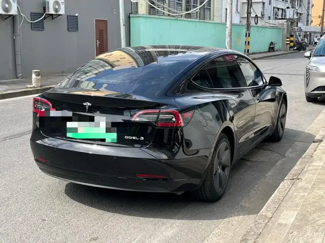 Tesla Model 3 — Фото автомобиля 4