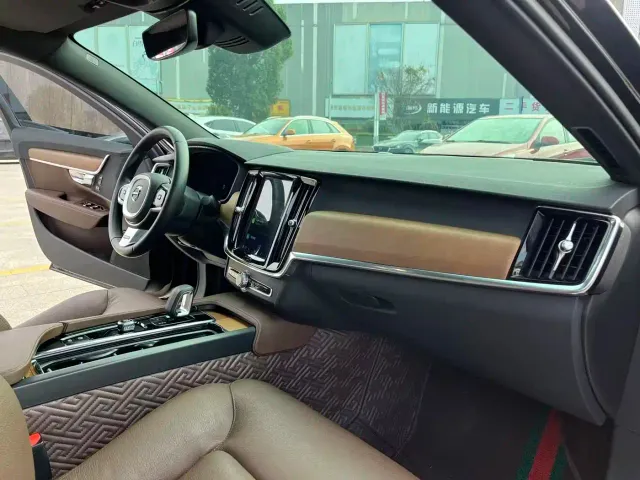Volvo S90 — Фото автомобиля 27