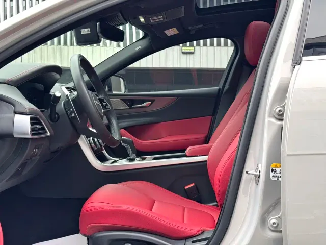 Jaguar XEL — Фото автомобиля 7