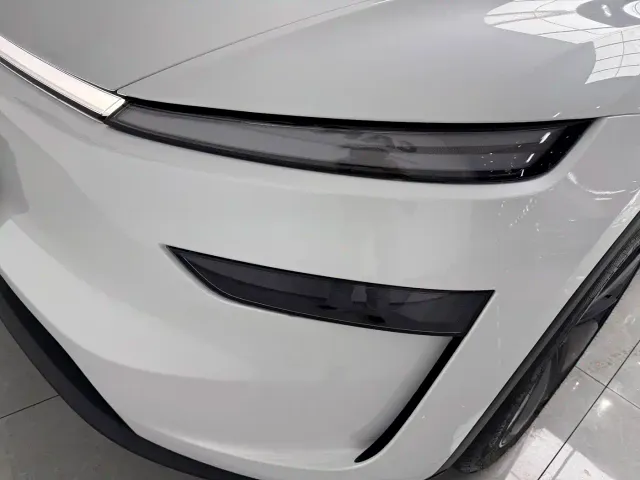 Tesla Model Y — Фото автомобиля 17