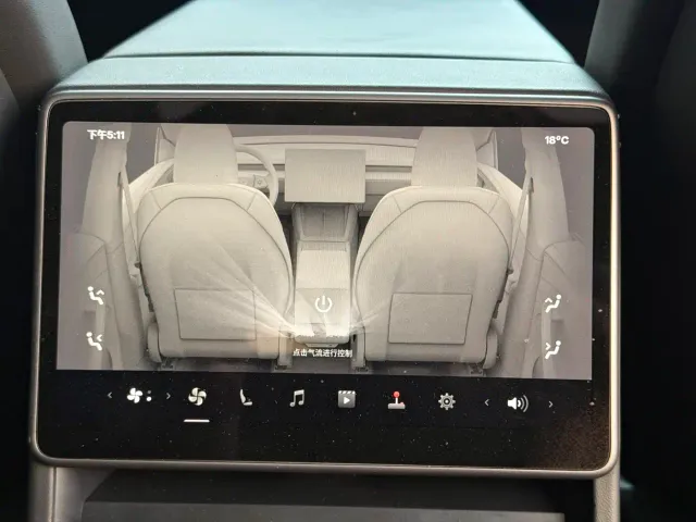 Tesla Model Y — Фото автомобиля 14