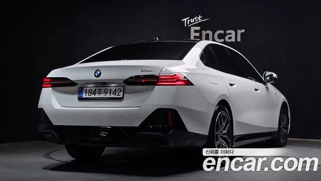 BMW 5-Series — Фото автомобиля 2