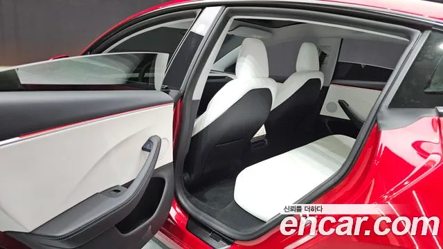 Tesla Model 3 — Фото автомобиля 26