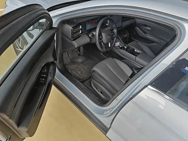 BYD Qin L — Фото автомобиля 15