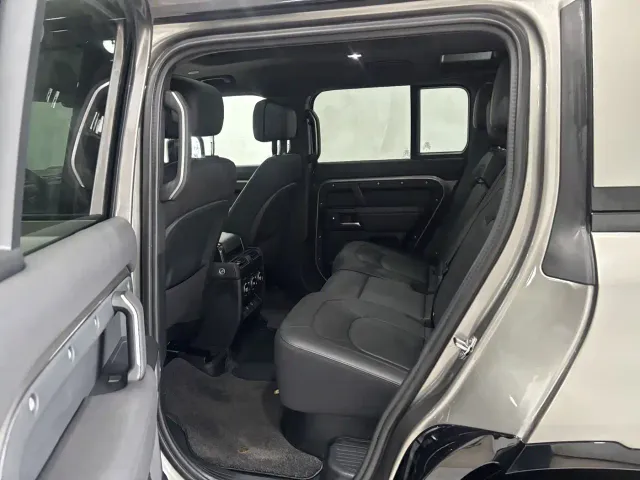Land Rover Defender — Фото автомобиля 24