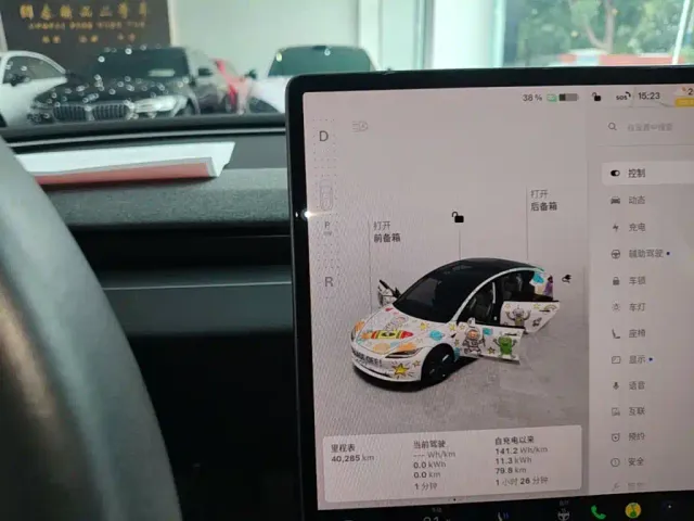 Tesla Model 3 — Фото автомобиля 13