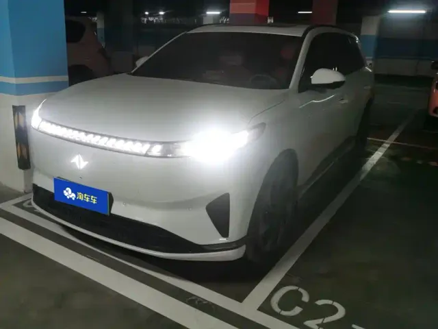 Фотография автомобиля — Dongfeng eπ 008