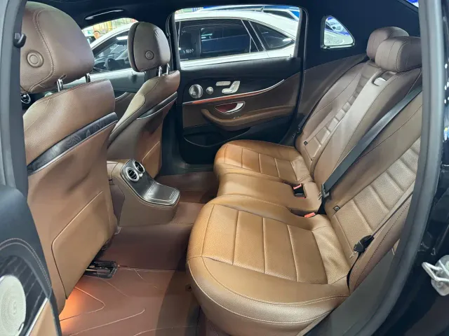 Mercedes-Benz E-Class — Фото автомобиля 6
