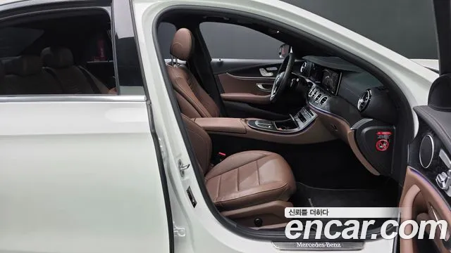 Mercedes-Benz E-Class — Фото автомобиля 11