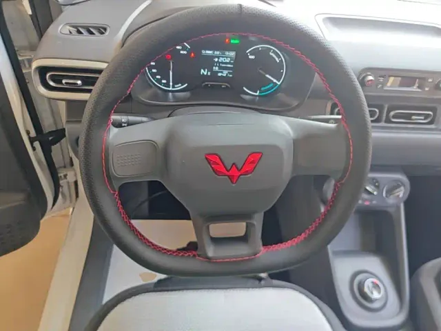 Wuling Hongguang — Фото автомобиля 10