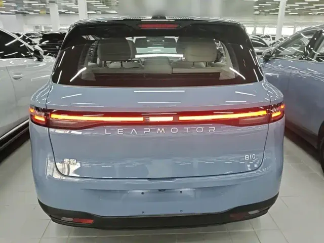 Leapmotor B10 — Фото автомобиля 5