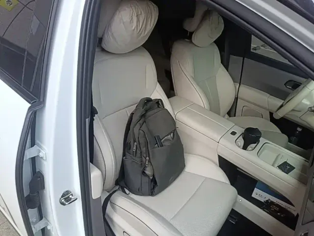 Li Auto Li Auto i6 2025 2WD Base Model — Фото автомобиля 24