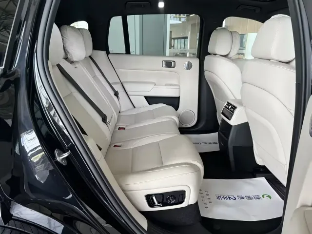 Li Auto L7 — Фото автомобиля 9