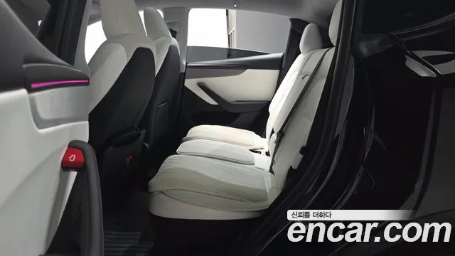 Tesla Model Y — Фото автомобиля 11