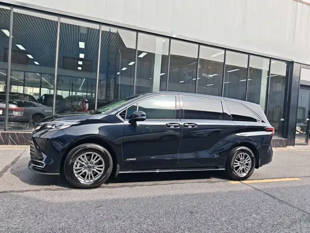 Toyota Sienna — Фото автомобиля 10