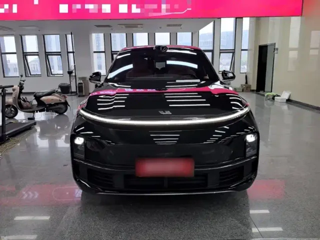 Li Auto L9 — Фото автомобиля 2