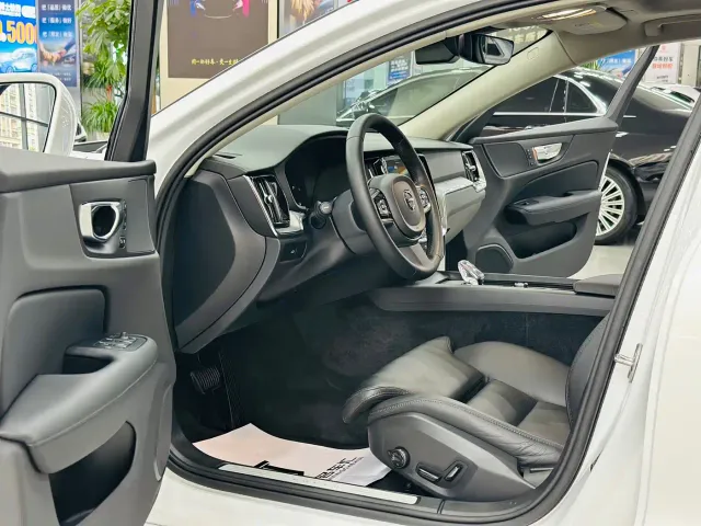 Volvo S60 — Фото автомобиля 4