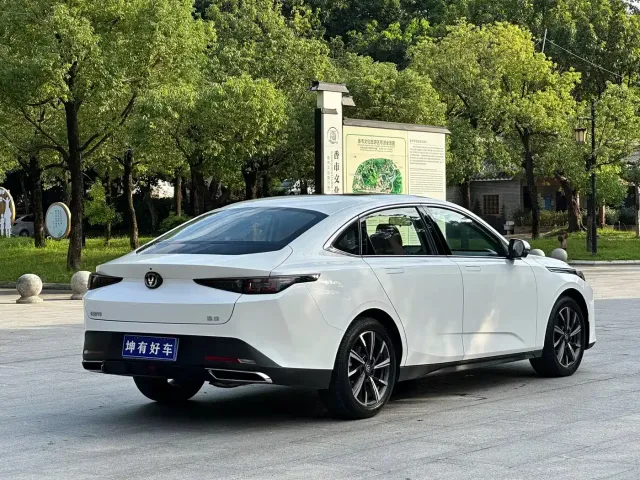 Changan Eado — Фото автомобиля 6