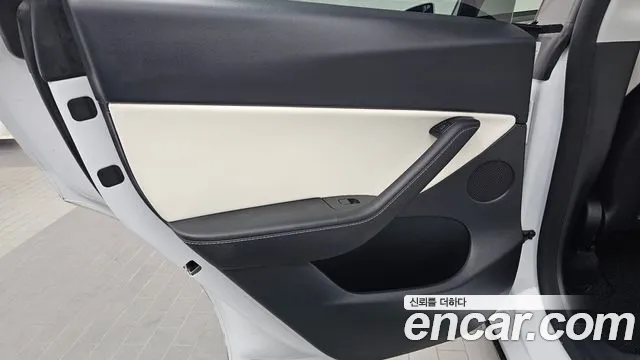 Tesla Model Y — Фото автомобиля 25