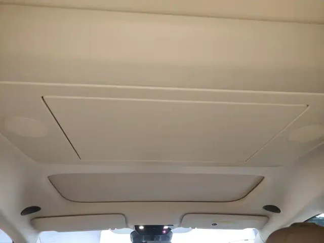 Li Auto MEGA — Фото автомобиля 17