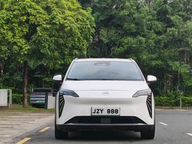 GAC Aion Y — Фото автомобиля 2