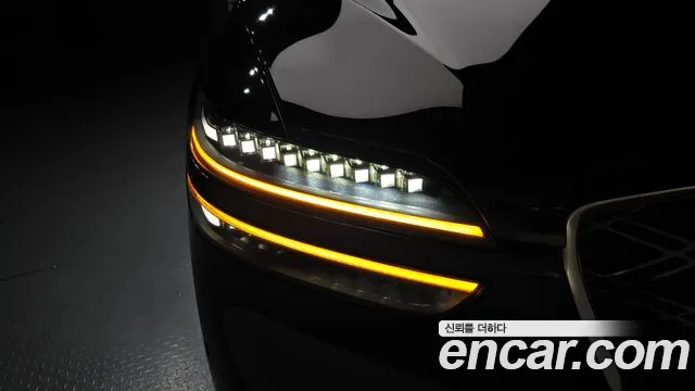 Genesis GV70 — Фото автомобиля 21