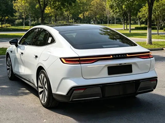 Geely Galaxy E8 — Фото автомобиля 6