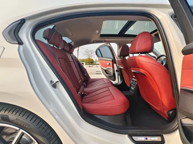 BMW 3 Series — Фото автомобиля 9