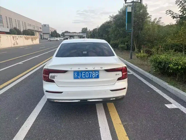Volvo S60 — Фото автомобиля 8
