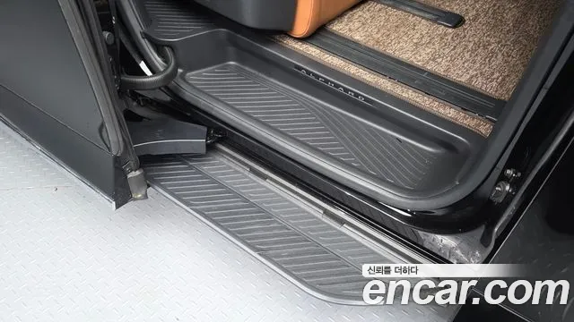Toyota Alphard — Фото автомобиля 24