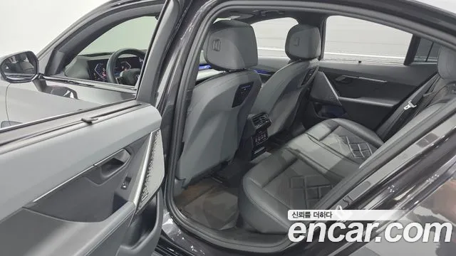 BMW 5-Series 5 серия (G60) 530i xDrive M Sport — Фото автомобиля 11