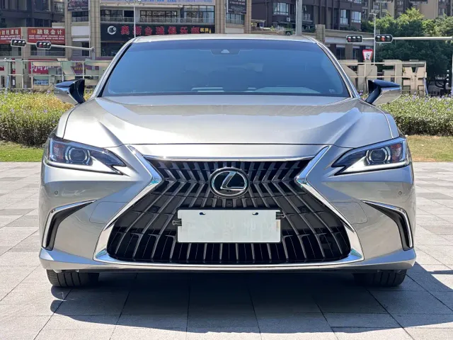 Lexus ES — Фото автомобиля 2