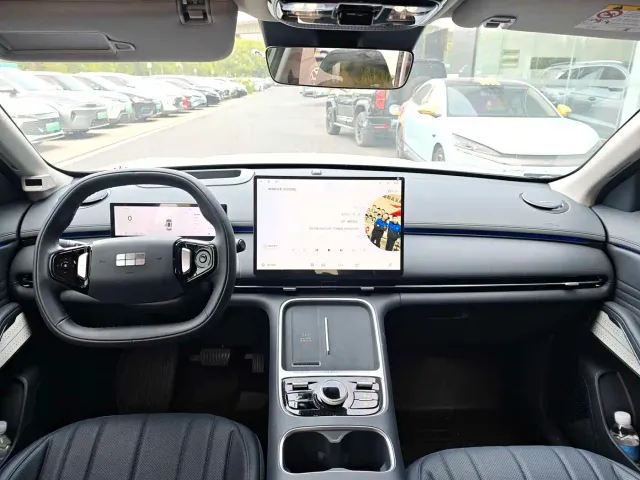 Geely Galaxy Starship 7 EM-i — Фото автомобиля 6