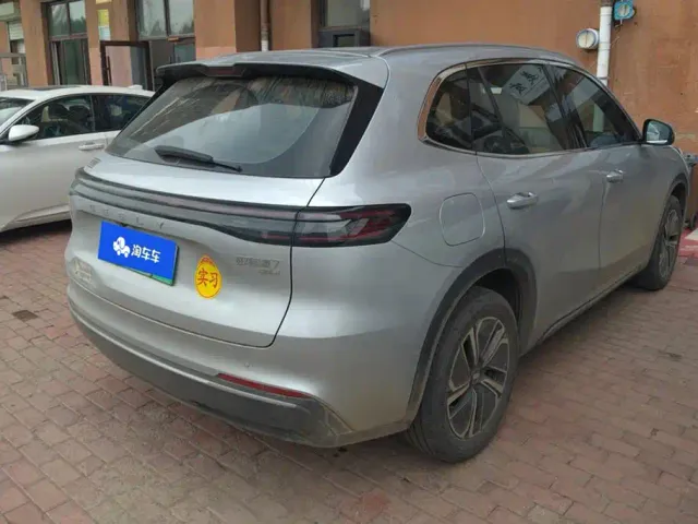 Geely Galaxy Starship 7 EM-i — Фото автомобиля 3