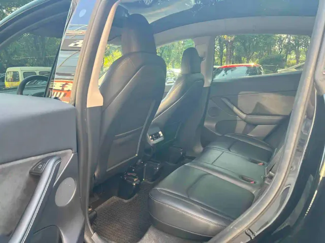 Tesla Model Y — Фото автомобиля 7