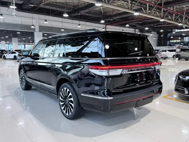 Lincoln Navigator — Фото автомобиля 26