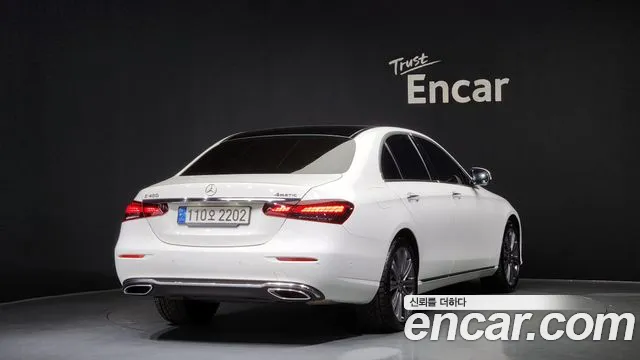 Mercedes-Benz E-Class — Фото автомобиля 2