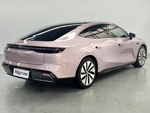 Geely Galaxy E8 — Фото автомобиля 9