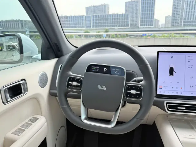 Li Auto L7 — Фото автомобиля 13