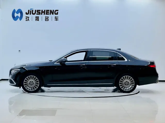 Mercedes-Benz E-Class — Фото автомобиля 3