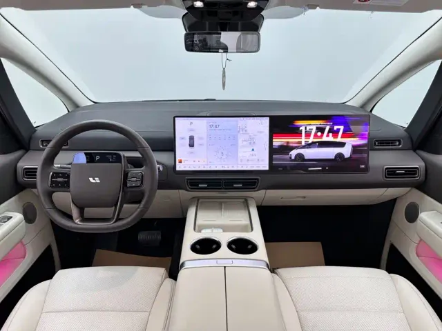 Li Auto MEGA — Фото автомобиля 10