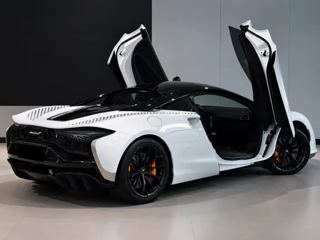 McLaren Artura — Фото автомобиля 9