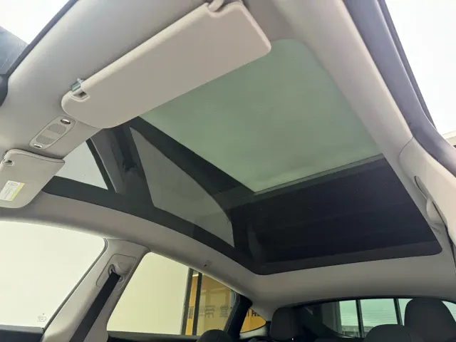 Tesla Model Y — Фото автомобиля 11