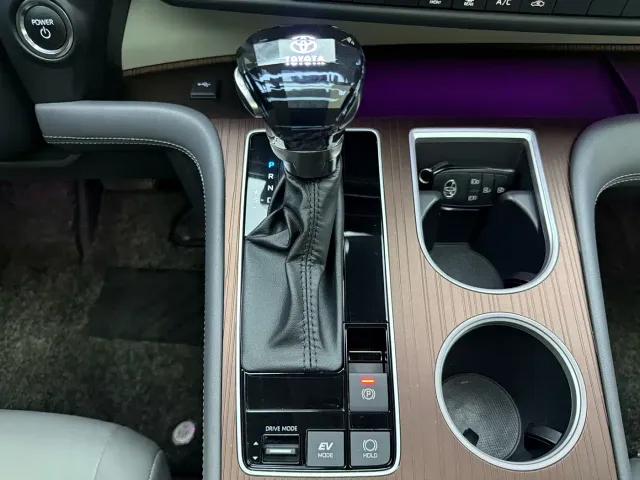 Toyota Granvia — Фото автомобиля 12