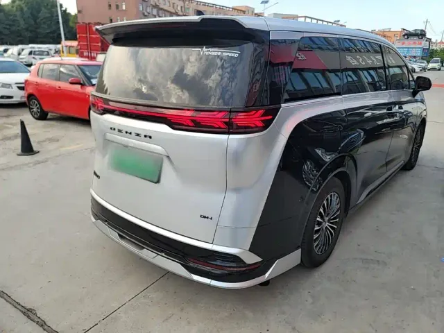 Denza D9 — Фото автомобиля 6